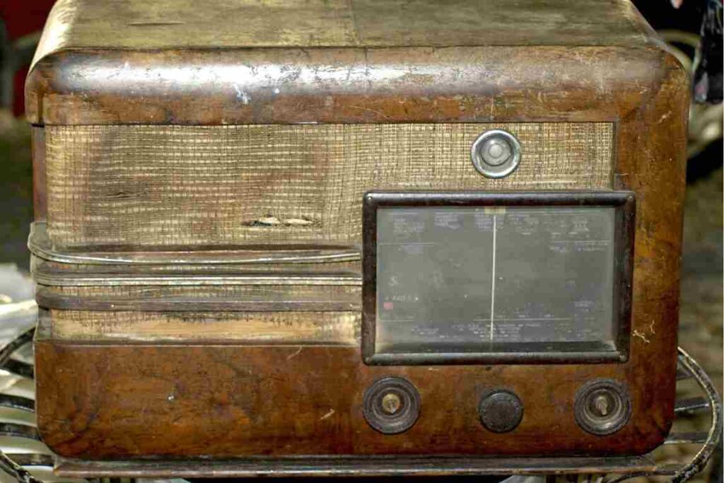 Wooden cabinet radios