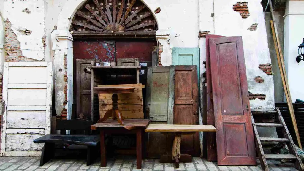 antique furniture collectors