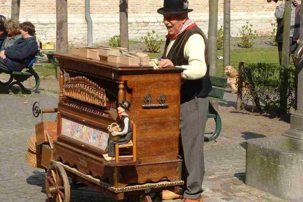 Street organ music box