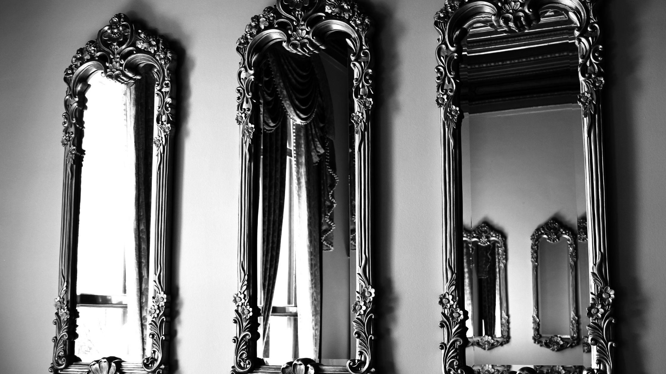 Antique Mirrors: Timeless Elegance Unveiled!